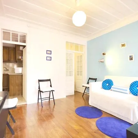 With One Bedroom In With Wifi 12 Km From The Beach Lisboa